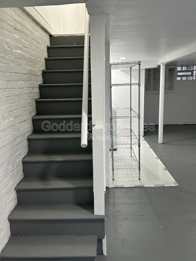 Building Photo - 4320 Sheldon Ave