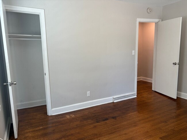 Building Photo - 2 Bedroom, 1 Bathroom Apartment in High Po...