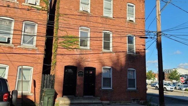 Building Photo - 27 Tilley St