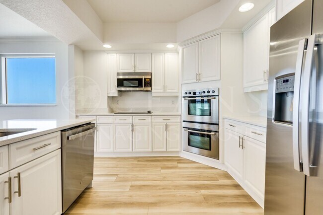 Building Photo - Breathtaking 3 Bedroom Daytona Beach Shore...