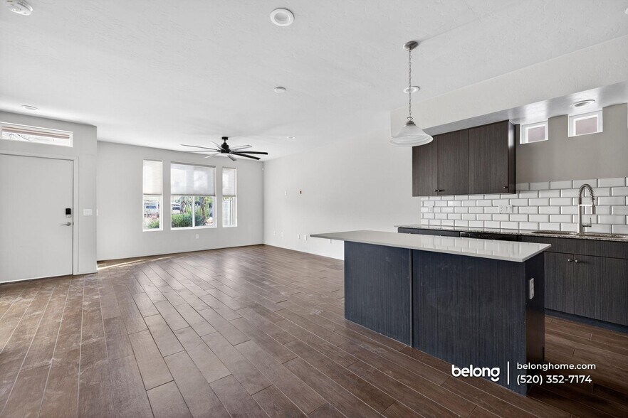 Building Photo - 864 E Park Modern Dr