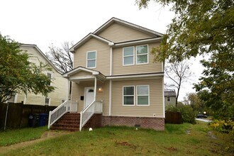 Building Photo - Spacious Single Family w/ Two Master Suites