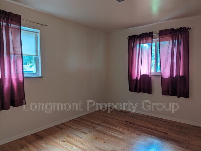 Building Photo - 3205 Moorhead Ave