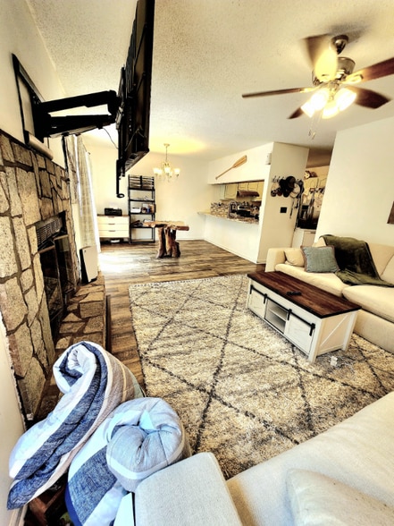 Primary Photo - 701 Parkway Vista Dr