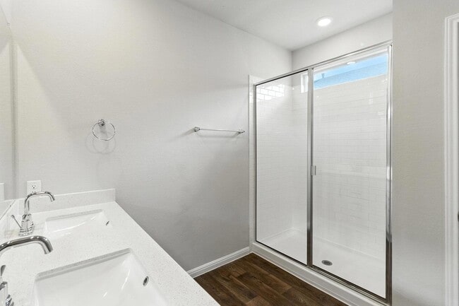 Building Photo - 211 Rainmaker Ln