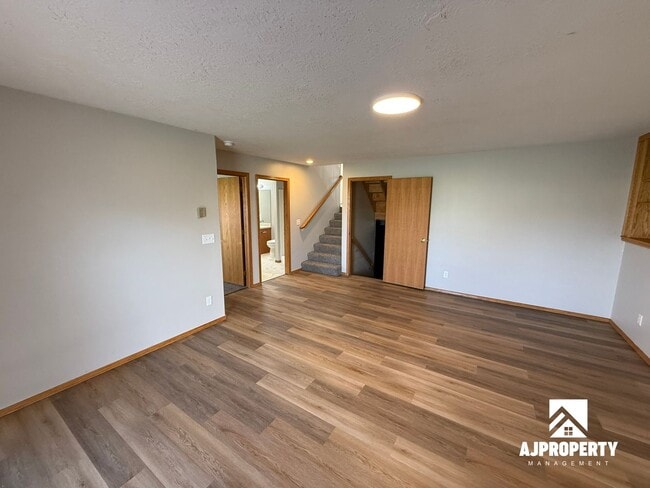 Building Photo - 911 S Colleen Ln