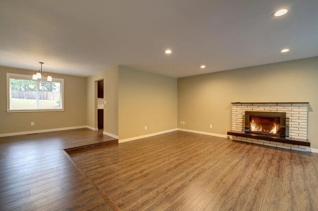 Building Photo - 3bd/2ba Federal Way House