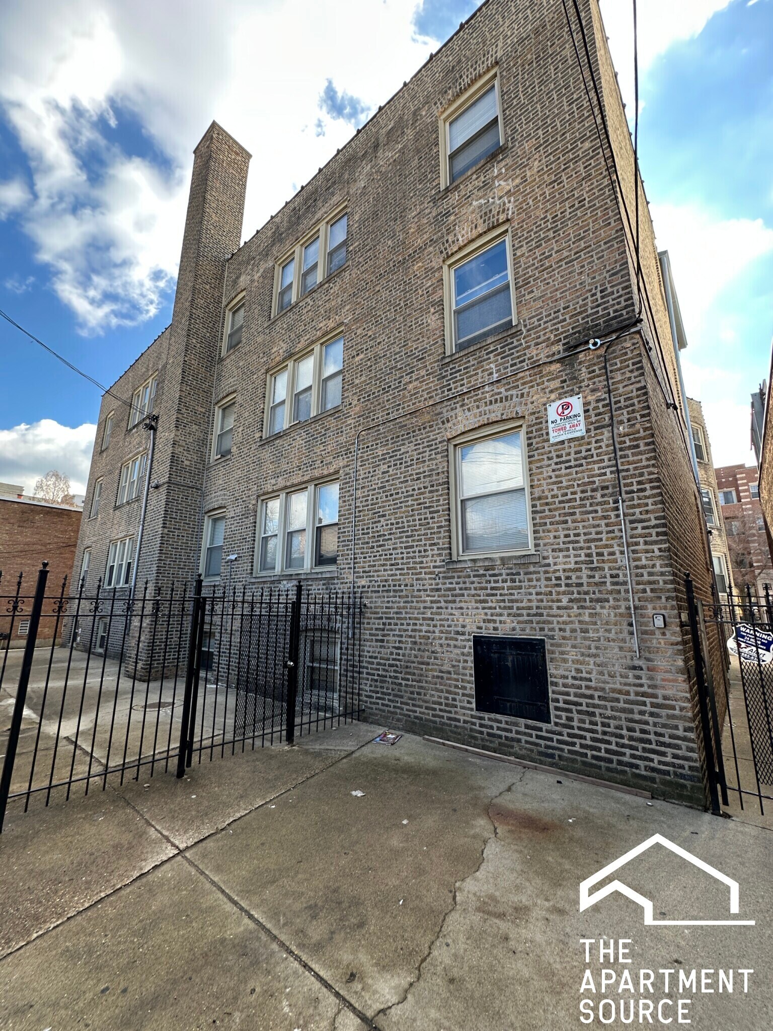 Building Photo - 3438 W Foster Ave