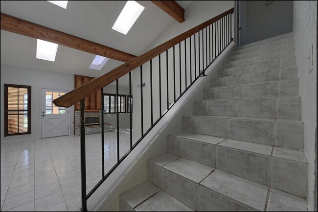 Building Photo - 6622 Dawn Dr