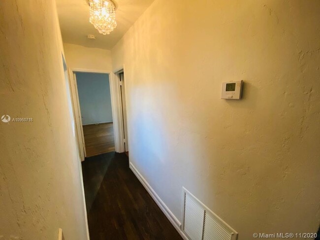 Building Photo - 800 Andalusia Ave