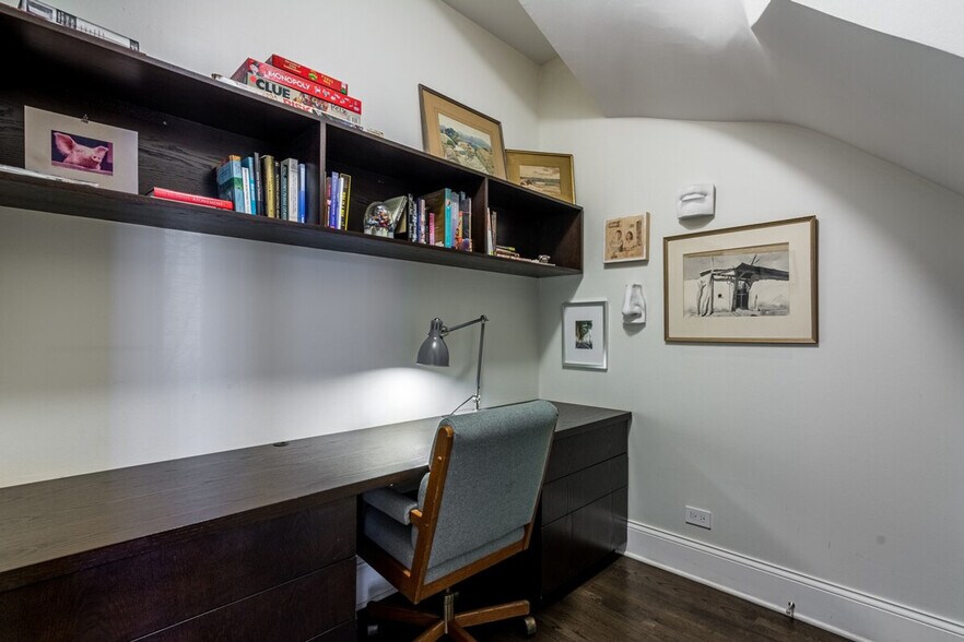 Building Photo - 2947 W Logan Blvd