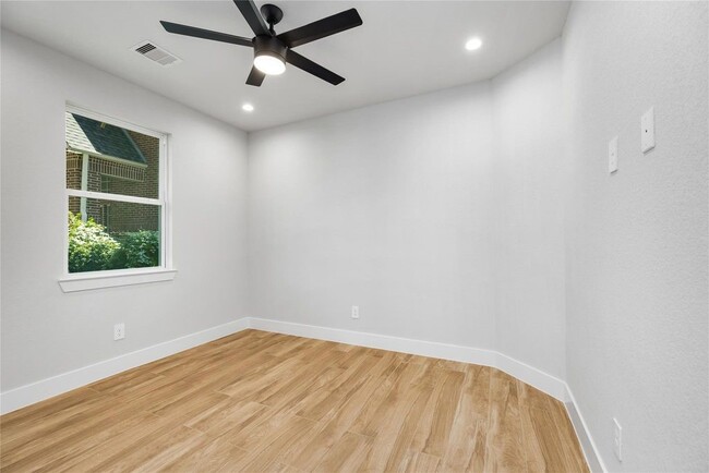 Building Photo - 14203 Sandalfoot St