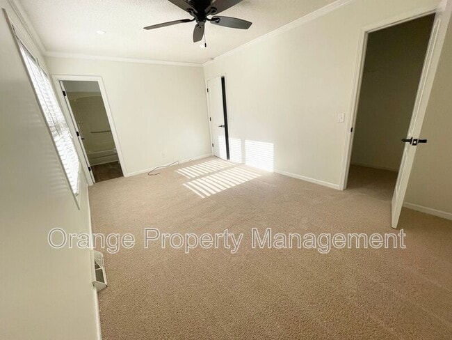 Building Photo - 328 Wellington Way