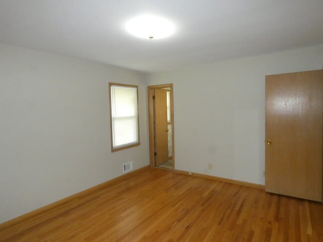 Building Photo - 1608 NE 65th St