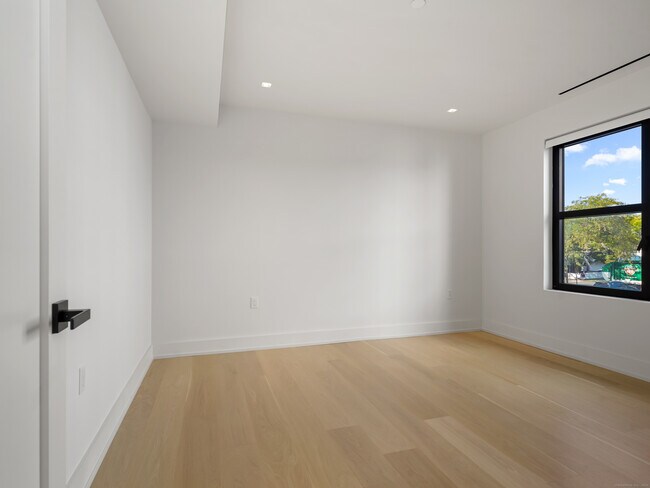 Building Photo - 116 Sherman St