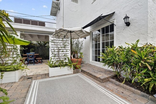 Building Photo - 412 El Prado
