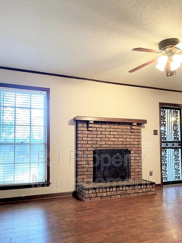 Building Photo - 2844 Marbry Dr