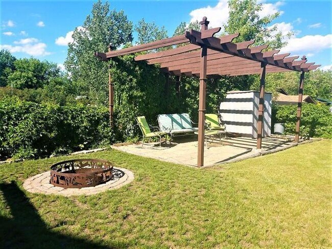 Building Photo - Great home, great quiet neighborhood!