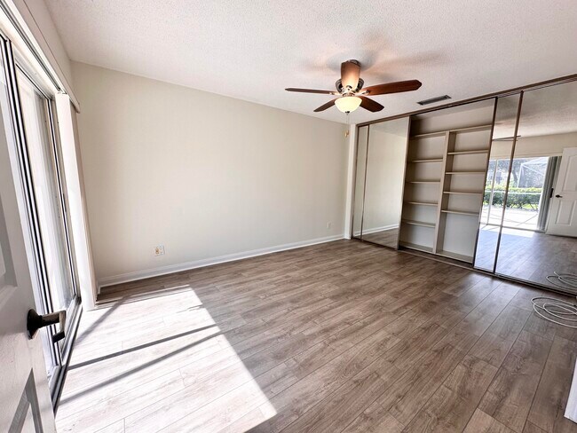 Building Photo - 9157 Sun Terrace Cir