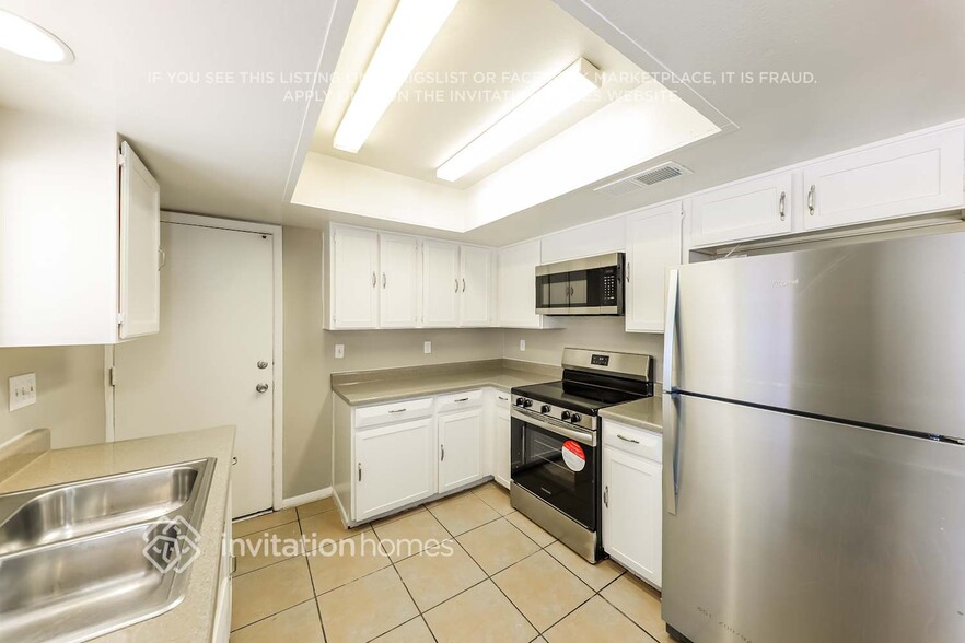 Building Photo - 4619 W Northview Ave