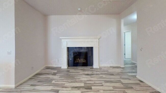 Building Photo - Great 3 bed 2 Bath on the West side.