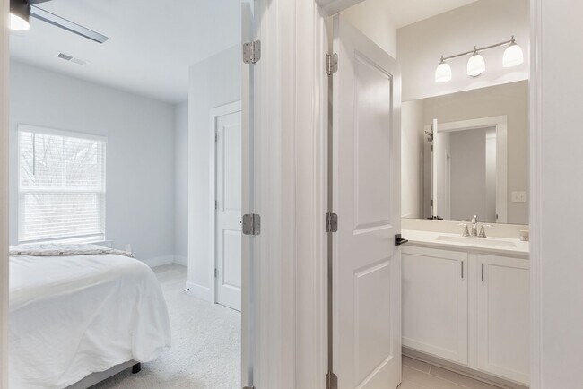 Building Photo - Modern Living in Heights at Grant Park – Prime Atlanta Location Near BeltLine & East Atlanta Village