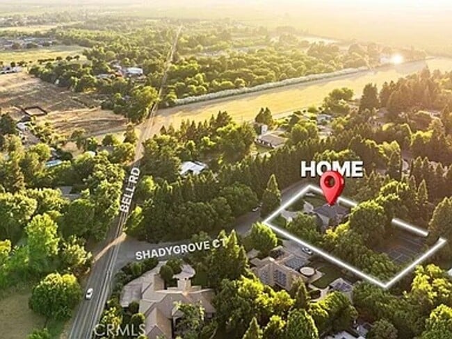 Building Photo - Custom built home with an AMAZING resort l...