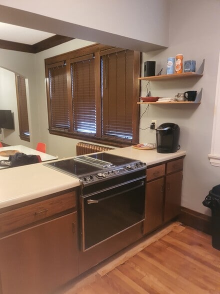 Building Photo - 812 Capitol Hts