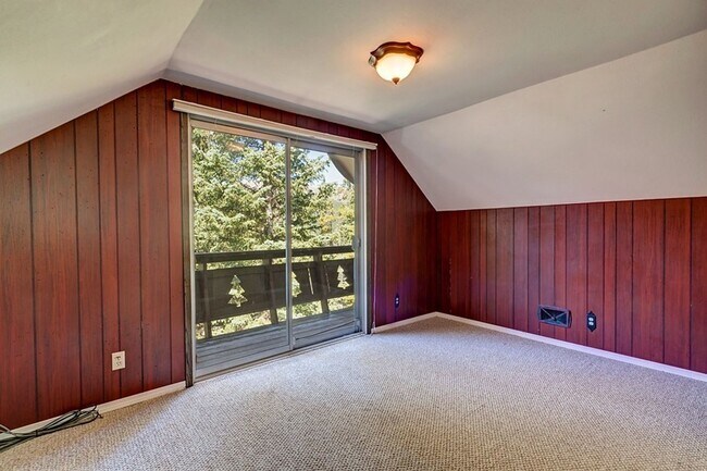 Building Photo - 392 Doris Dr