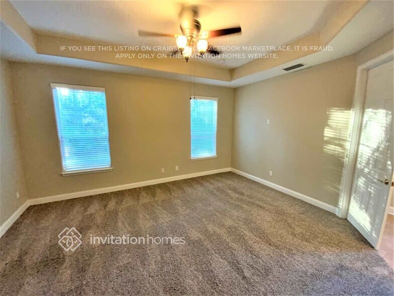 Building Photo - 133 W Village Dr