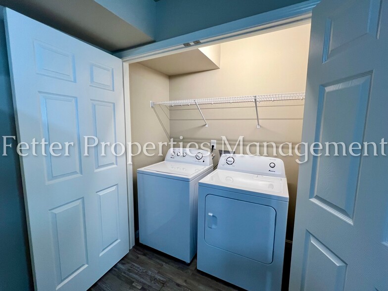 Building Photo - 5230 Canyon Cir