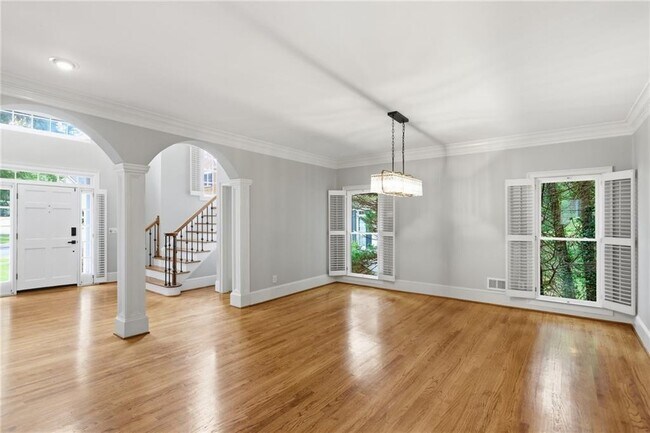 Building Photo - 4563 Fountain Dr NE