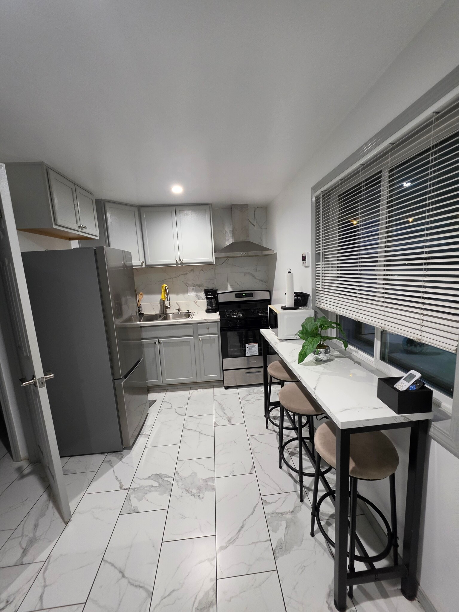 Kitchen/ living room - 124 E 135th St