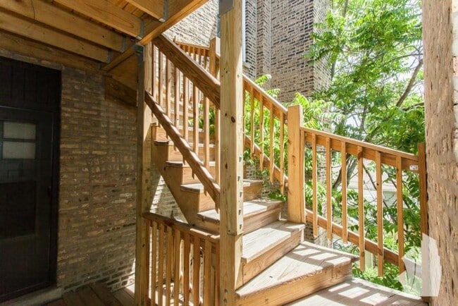 Building Photo - 2 bedroom in Chicago IL 60640