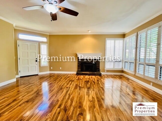 Building Photo - Beautiful 2BD/2BA Condo Unit in the Gated Community of Lakemont at Canyon Lakes- San Ramon