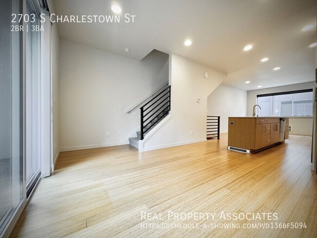 Building Photo - Gorgeous Townhome