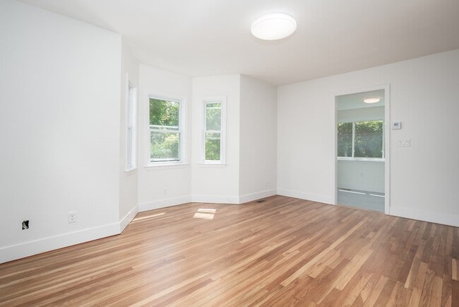 Building Photo - 92 Clinton Pl