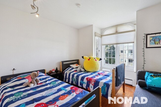 Building Photo - Inviting 4BR Urban Oasis in Central SF – V...