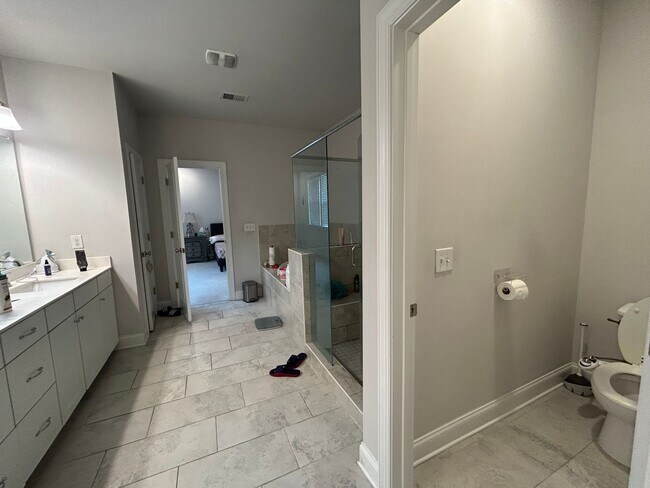 Building Photo - 413 Kinross Ln