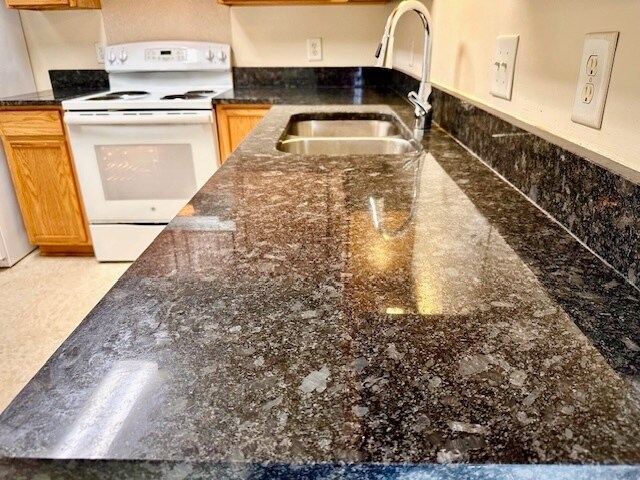 Building Photo - Beautiful townhouse 2 bed 1.5 bath in Monroe