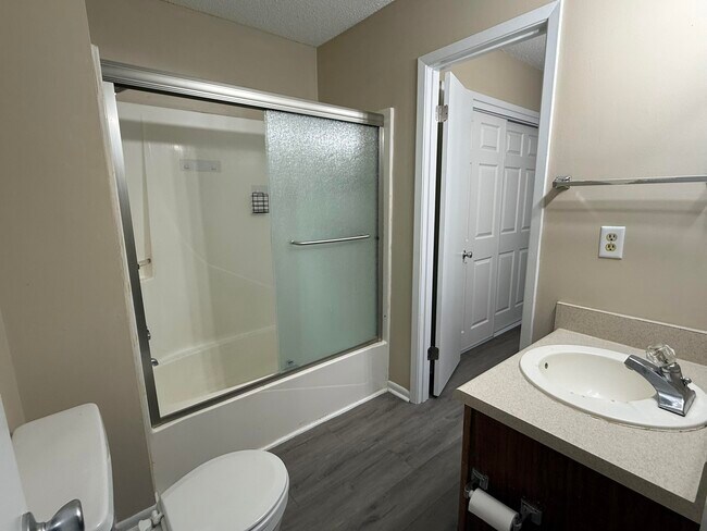 Building Photo - 816 Shadow Ln