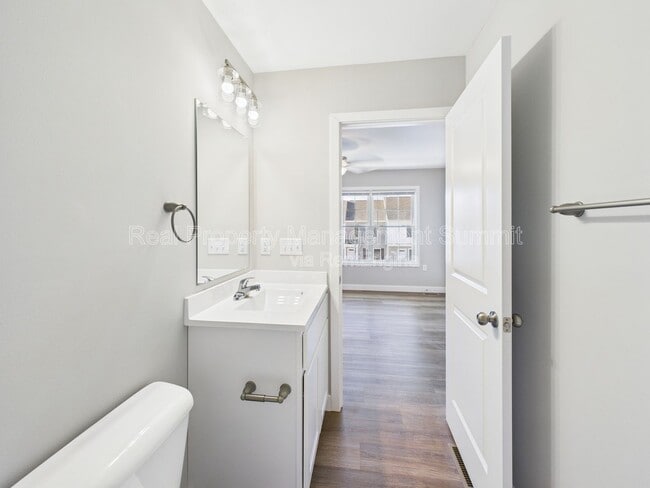 Building Photo - 1420 Circle Dr