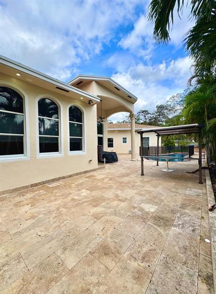 Building Photo - 5981 SW 37th Terrace