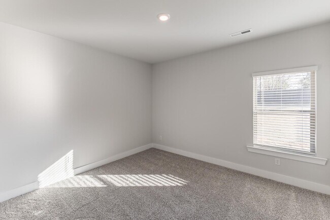 Building Photo - 6027 Margie Collins Dr SE