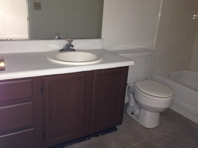 Building Photo - 2901 Richview Park Cir S