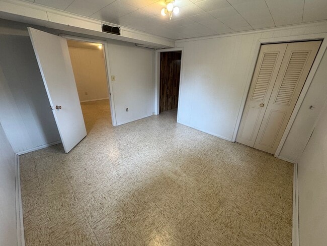 Building Photo - Spacious 3-Bed, 2-Bath Home with Included ...