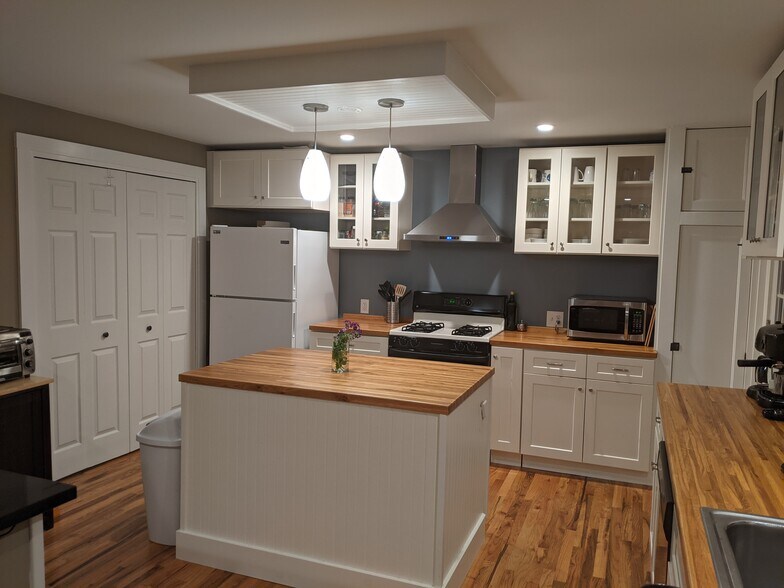 Kitchen - 18 Elm St