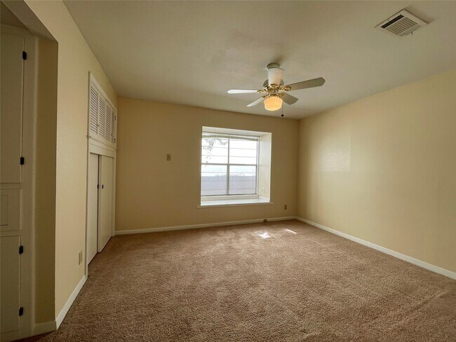 Building Photo - 3420 Mt Vernon St