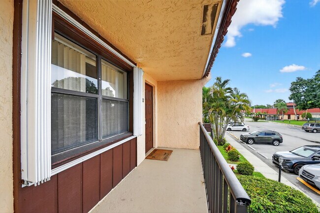 Building Photo - 5985 Forest Hill Blvd