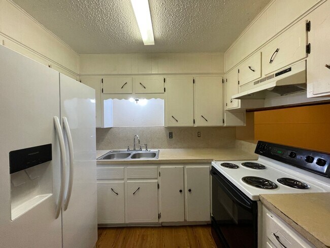 Building Photo - 1526 Leader Dr